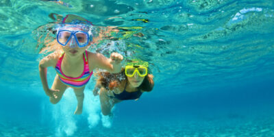 Happy,Family,-,Mother,With,Baby,Girl,Dive,Underwater,With